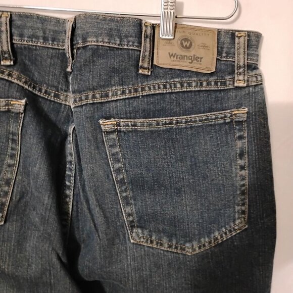 NEW-NWT- Wrangler- 36"x32" Relaxed Fit- WASHED RIPPED DENIM DARK BLUE STYLE - Picture 8 of 13